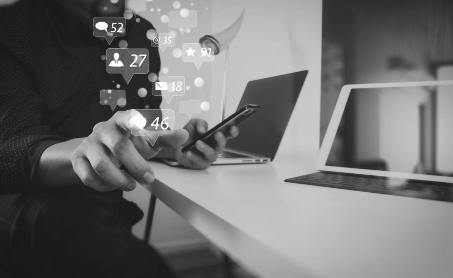 Moderne IT-Infrastruktur und Technologie-Workspace
